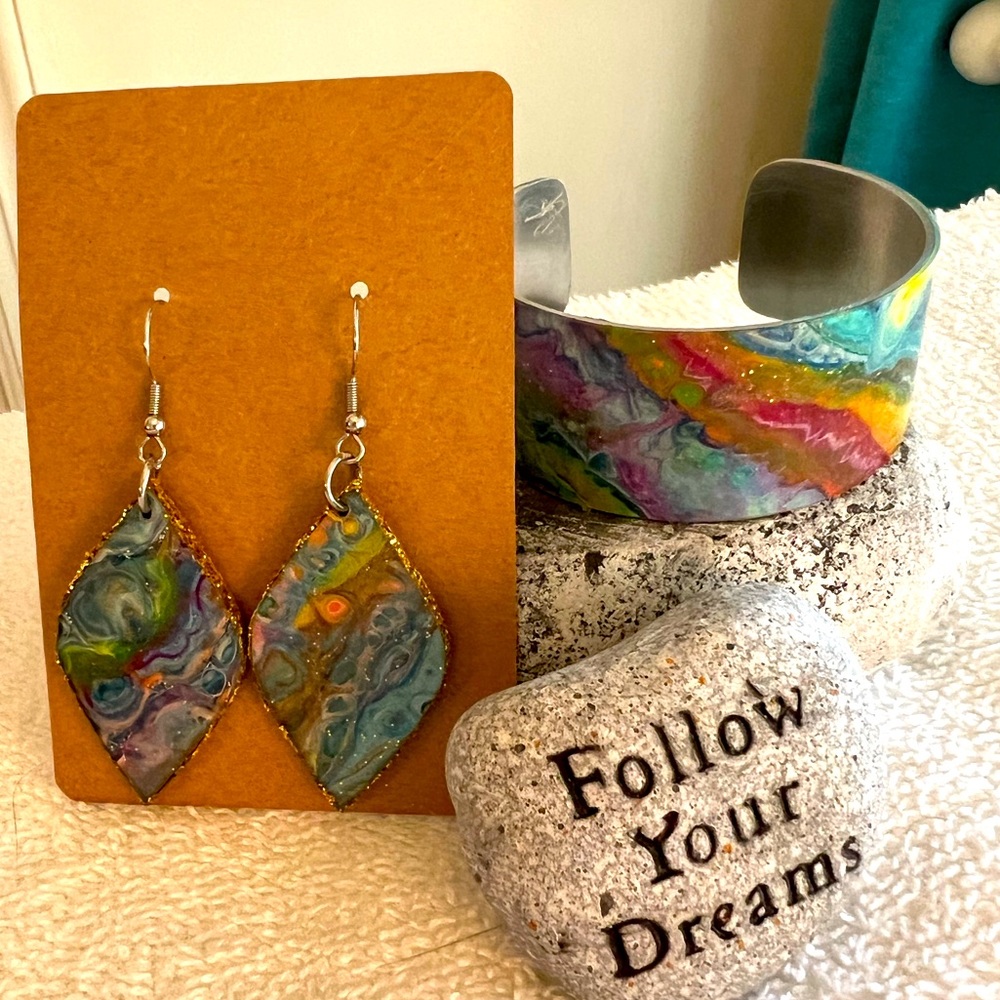 🌸🌸Handcrafted Bracelet and Teardrop Earrings 🌸🌸